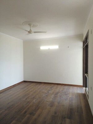 Room in 2 BHK Apartment at Pareena Express Heights, Sector 99 – for Rent
