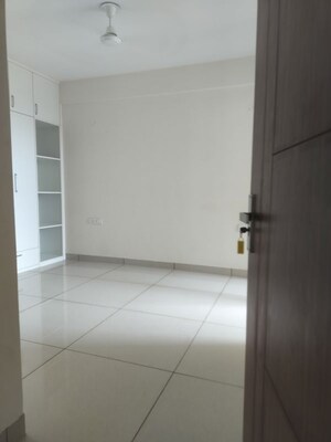 Room in 3.5 BHK Apartment at Allwin El Spazia, Sanauli – for Rent