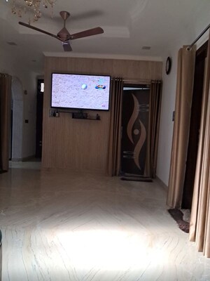 Room in 2.5 BHK Apartment at Sector 65 – for Rent