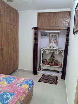 Furnished Amenities in 2.5 BHK Apartment at Sector 65 – for Rent