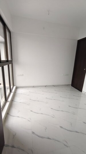 Room in 1 BHK Apartment at Raymond Ten X Era, Pokhran Road No One – for Rent