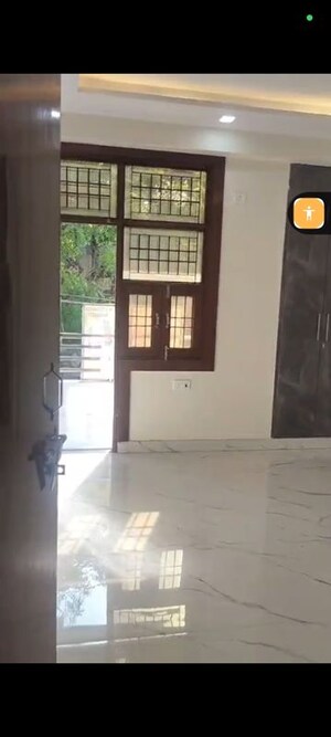 Room in 2 BHK Builder Floor at Shalimar Garden – for Rent