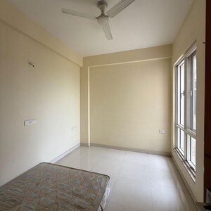 Room in 3 BHK Apartment at Anant Raj The Estate Floors, Sector 63a – for Rent