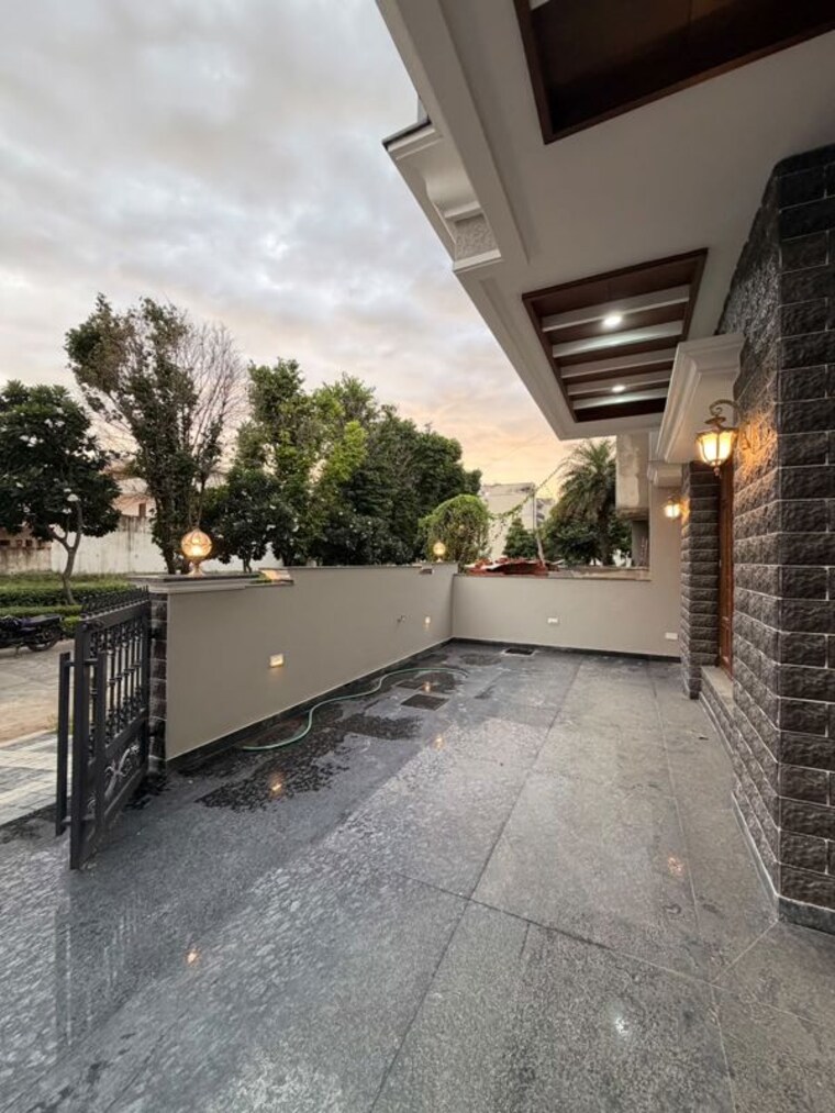 Balcony, sector 125 4 Bedroom 138 Sq.Yd. Independent House In Sector 125 Mohali 10751692