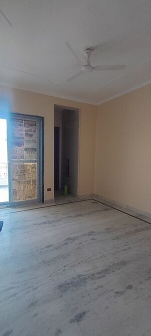 Room in 3 BHK Builder Floor at Ashoka Enclave 3, Sector 35 – for Rent