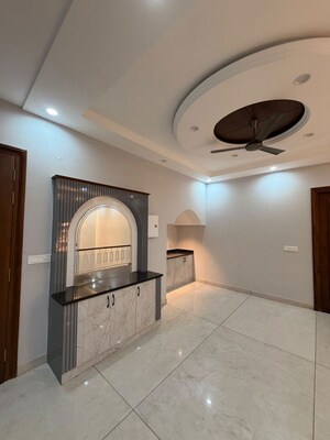 Room in 6 BHK Independent House at Mullanpur – for Sale