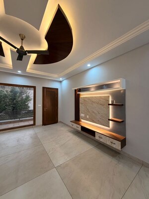Room in 6 BHK Independent House at Mullanpur – for Sale