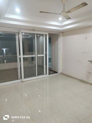 Room in 3 BHK Apartment at Amar Shaheed Path – for Rent