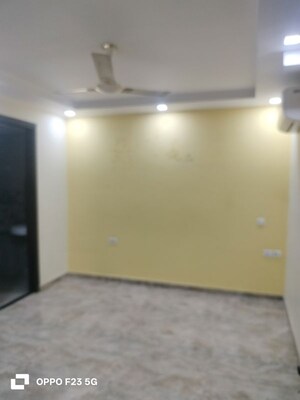 Room in 3 BHK Apartment at Amar Shaheed Path – for Rent