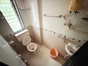 Bathroom in 1 RK Apartment at Everest CHS Andheri, Andheri East – for Rent