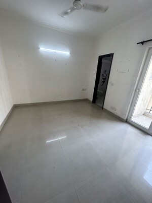 Room in 3 BHK Apartment at Paramount Floraville, Sector 137 – for Rent