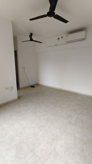 Room in 2 BHK Apartment at Lodha Amara, Kolshet Road – for Rent