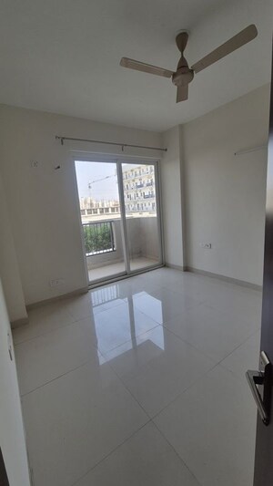 Room in 3 BHK Apartment at Maxxus Elanza, International Airport Road – for Rent