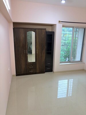 Room in 3 BHK Apartment at Kalpataru Hills Phase II, Manpada – for Rent