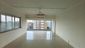 Room in 4 BHK Apartment at Avinash House, Khar West – for Rent