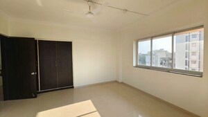 Room in 4 BHK Apartment at Avinash House, Khar West – for Rent