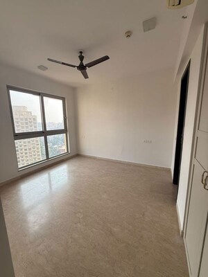 Room in 2 BHK Apartment at Hiranandani Castle Rock, Powai – for Rent