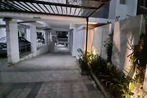 Parking in 3 BHK Apartment at Alkapuri – for Sale