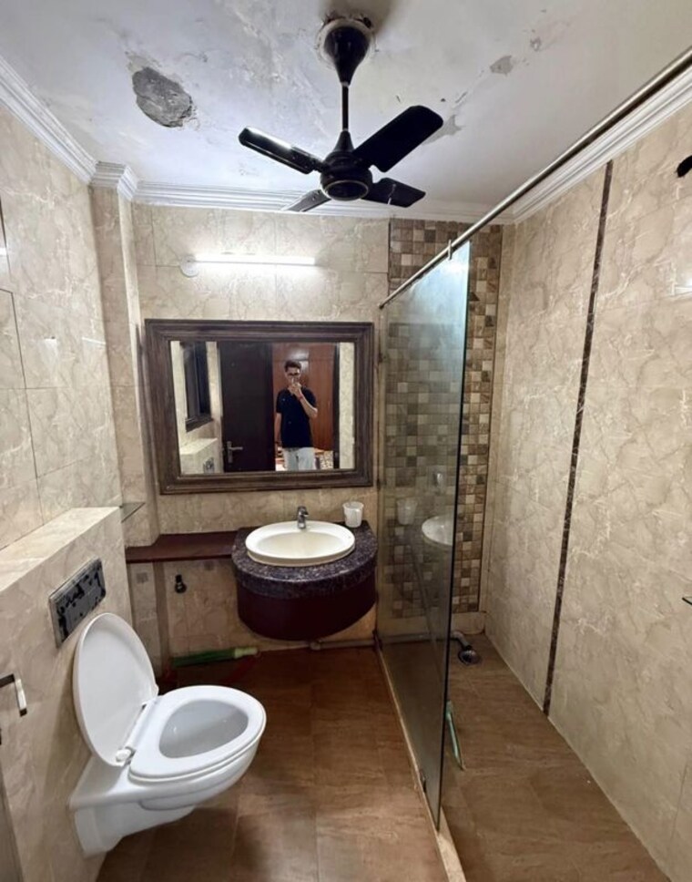 Bathroom, subhash nagar 2 Bedroom 100 Sq.Yd. Builder Floor In Subhash Nagar Delhi 10751929