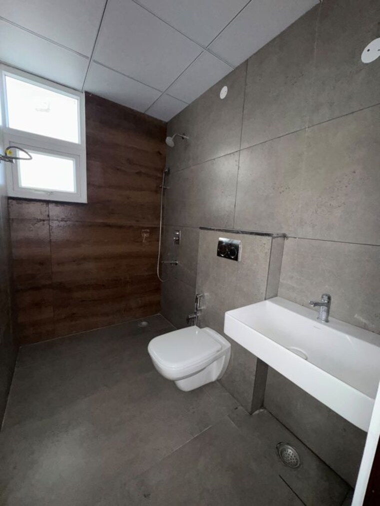 Bathroom, malwa-escon-primera 2.5 Bedroom 1305 Sq.Ft. Apartment In International Airport Road Zirakpur 10751932