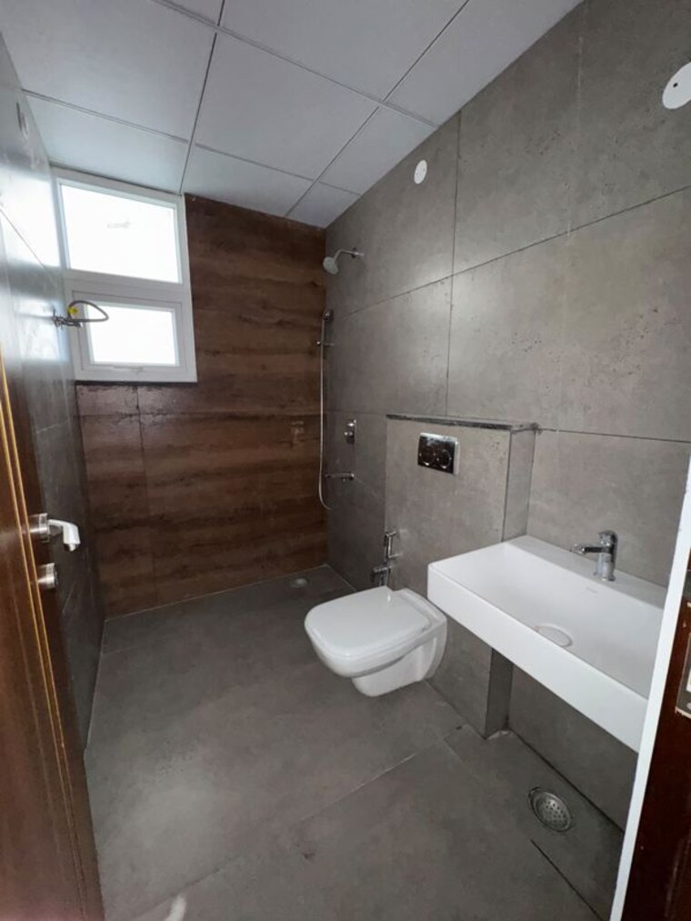 Bathroom, malwa-escon-primera 2.5 Bedroom 1305 Sq.Ft. Apartment In International Airport Road Zirakpur 10751932