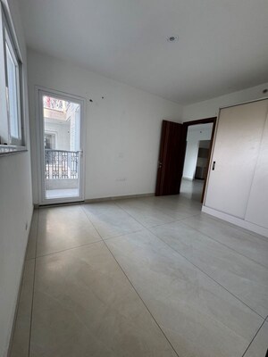 Room in 2.5 BHK Apartment at Malwa Escon Primera, International Airport Road – for Rent