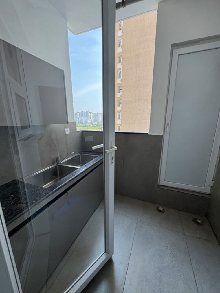 Kitchen, malwa-escon-primera 2.5 Bedroom 1305 Sq.Ft. Apartment In International Airport Road Zirakpur 10751932