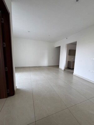 Room in 2.5 BHK Apartment at Malwa Escon Primera, International Airport Road – for Rent