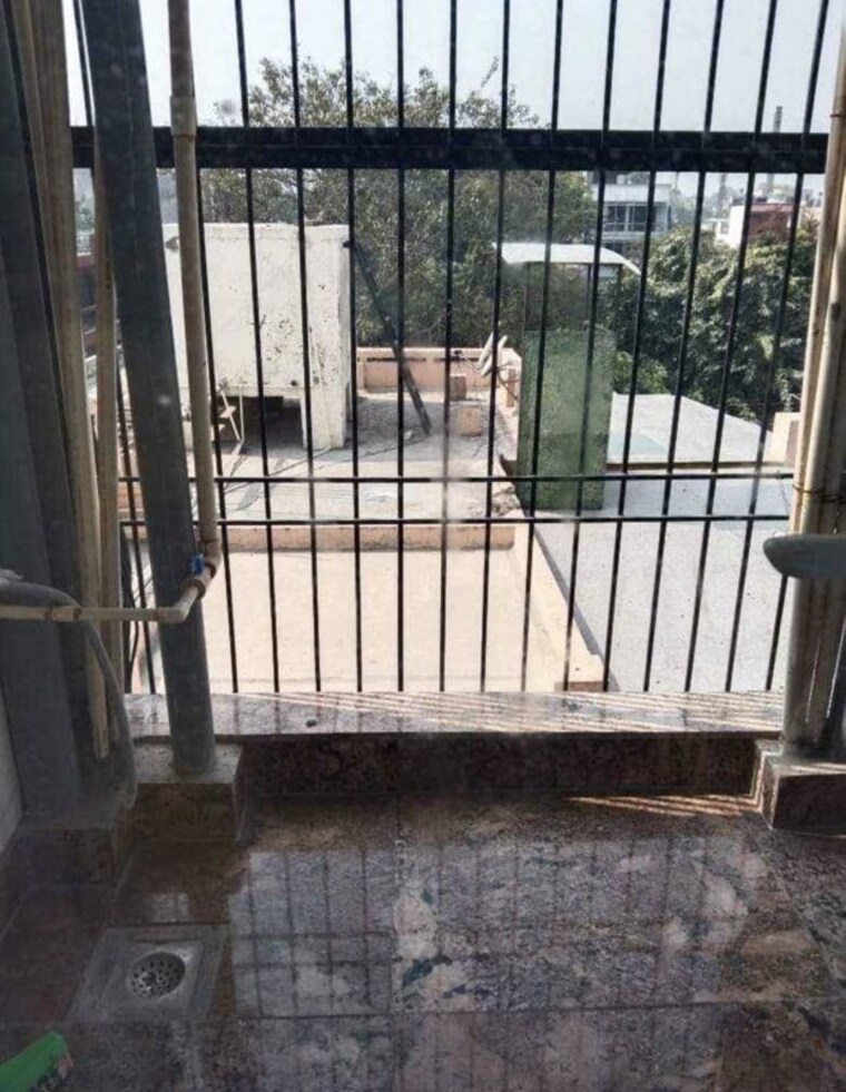 Balcony, rajouri garden 3 Bedroom 140 Sq.Yd. Builder Floor In Rajouri Garden Delhi 10751946