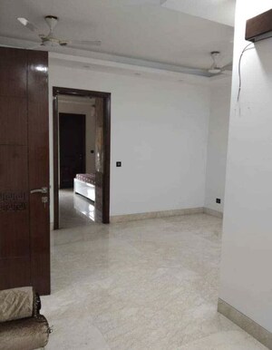 Room in 3 BHK Builder Floor at Rajouri Garden – for Rent