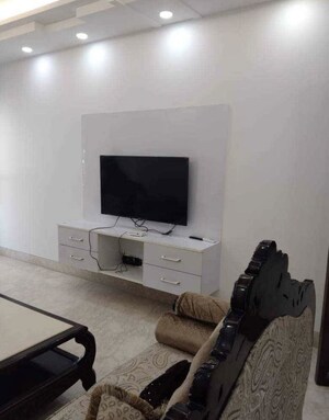 Team Area in 3 BHK Builder Floor at Rajouri Garden – for Rent