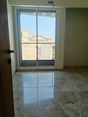 Room in 3 BHK Apartment at Rosa Manhattan, Ghodbunder Road – for Rent