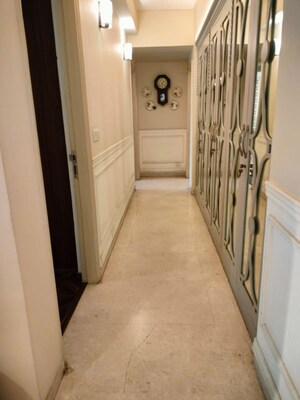Room in 4 BHK Apartment at DLF The Icon, Dlf Phase V – for Sale