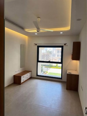 Room in 3 BHK Apartment at Sobha Victoria Park, Hennur Road – for Rent