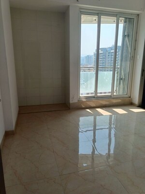 Room in 3 BHK Apartment at Rosa Manhattan, Ghodbunder Road – for Rent