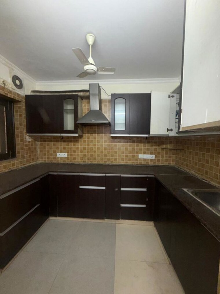 Kitchen, east of kailash 3 Bedroom 300 Sq.Yd. Builder Floor In East Of Kailash Delhi 10752005