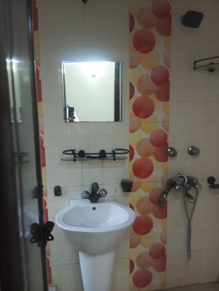 Bathroom, vidhi-apartment-ip-extension 3 Bedroom 1100 Sq.Ft. Apartment In Ip Extension Delhi 10752011