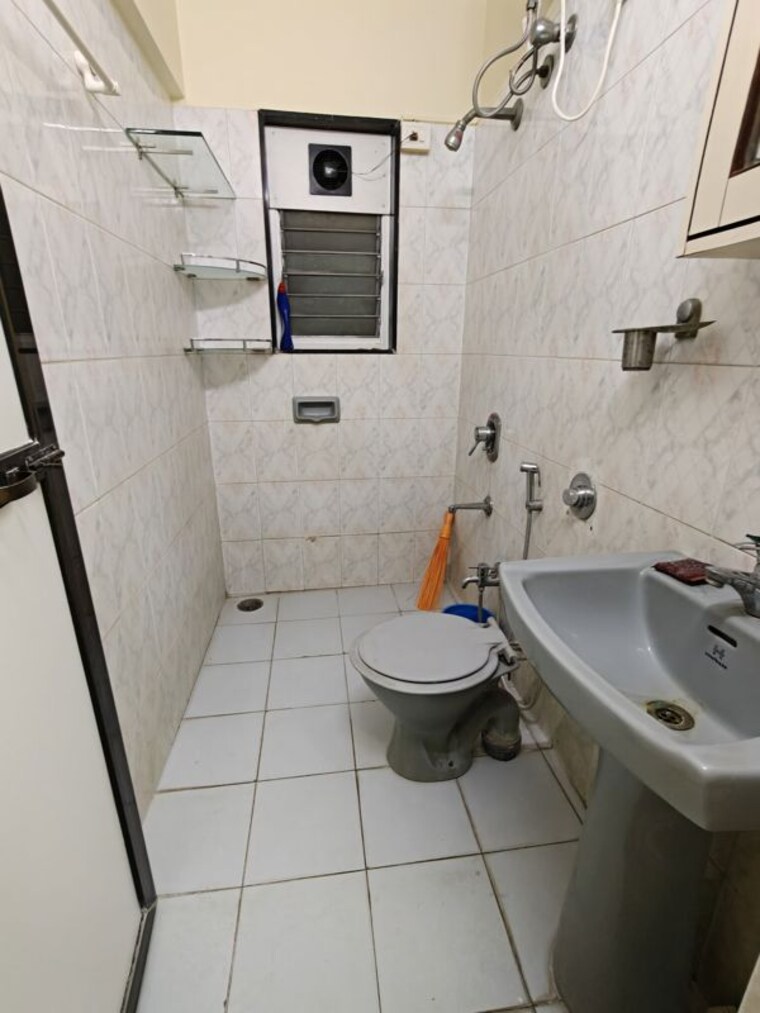 Bathroom, windsor-garden-enclave 2 Bedroom 1040 Sq.Ft. Apartment In Vasant Vihar Thane 10752009