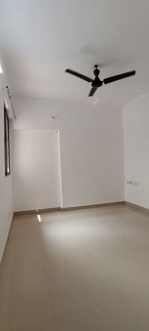 Room in 3 BHK Apartment at Amlidih – for Rent