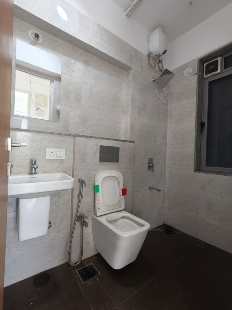 Bathroom, dynamix-avanya 2 Bedroom 612 Sq.Ft. Apartment In Dahisar East Mumbai 10752031
