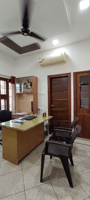 Team Area in 3.5 BHK Villa at Shankar Nagar – for Rent