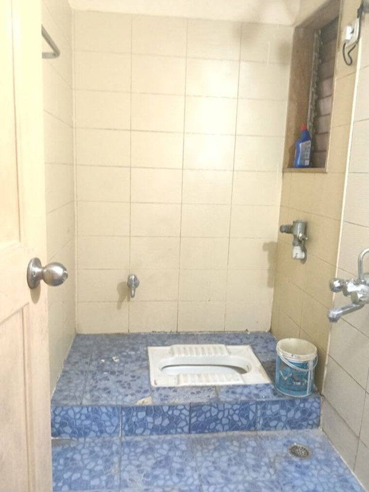 Bathroom, dosti-group-maitri-vatika 2 Bedroom 872 Sq.Ft. Apartment In Kalwa Thane 10752074