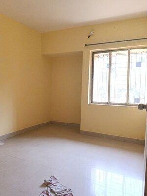 Room in 2 BHK Apartment at Dosti Group Maitri Vatika, Kalwa – for Rent