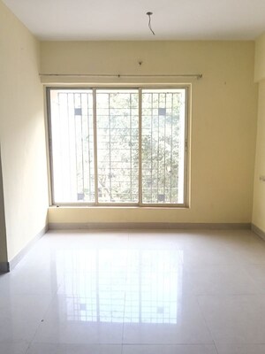 Room in 2 BHK Apartment at Dosti Group Maitri Vatika, Kalwa – for Rent