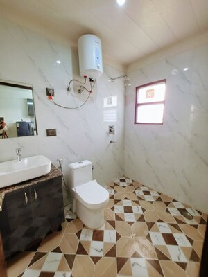 Bathroom in Studio Builder Floor at DLF Qerwa, Sector 28 – for Rent