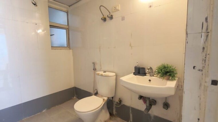 Bathroom, aditya-world-city 2 Bedroom 973 Sq.Ft. Apartment In Shahpur Bamheta Ghaziabad 10752064