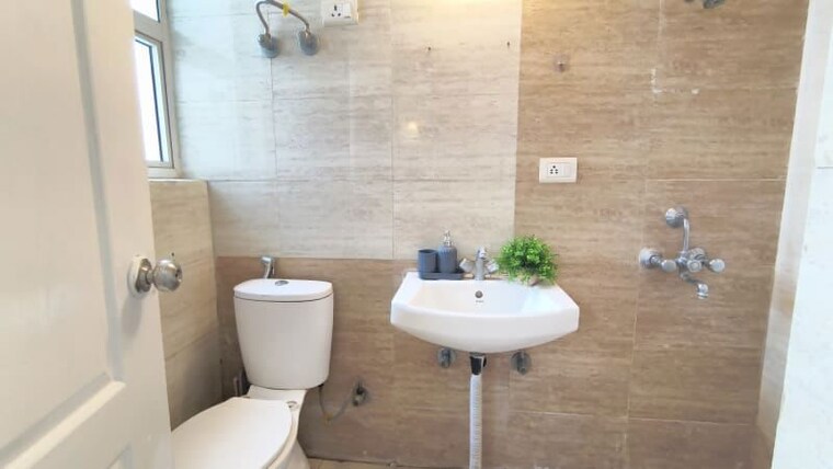 Bathroom, aditya-world-city 2 Bedroom 973 Sq.Ft. Apartment In Shahpur Bamheta Ghaziabad 10752064