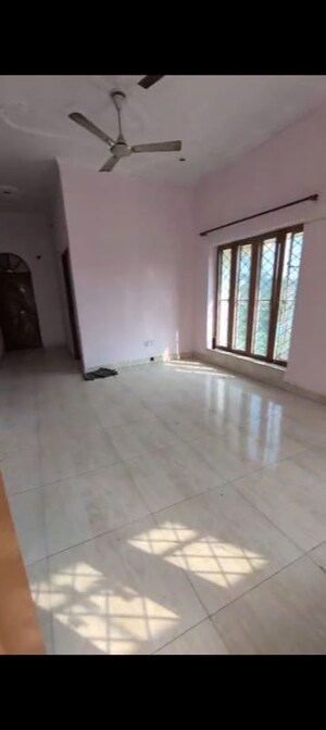 Room in 2 BHK Builder Floor at Ballupur – for Rent