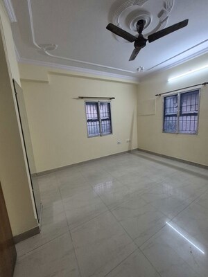 Bedroom in 3.5 BHK Apartment at Mayur Vihar – for Rent