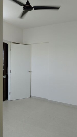 Room in 1 BHK Apartment at Runwal Primrose, Dombivli East – for Rent